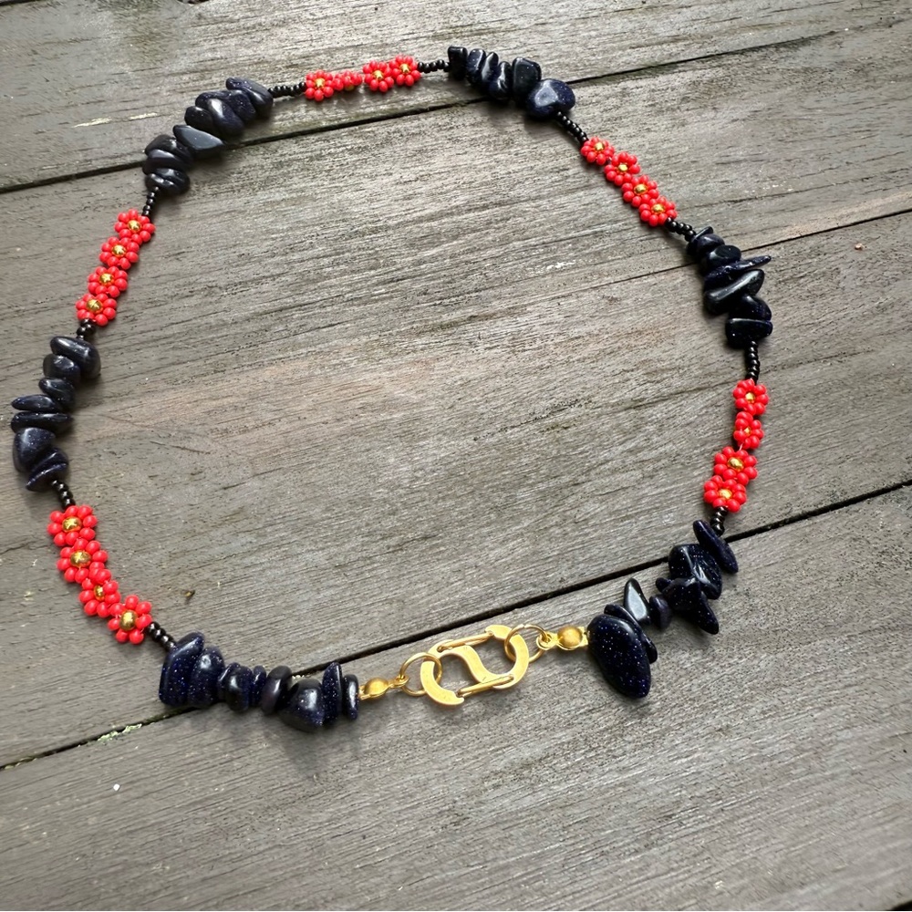 Elegant Black and Red Beaded Necklace/Choker NWT
